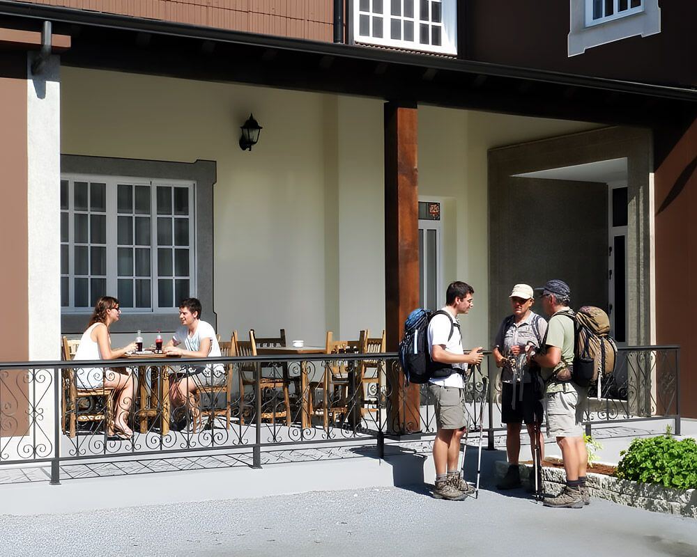 Terraza Cubierta para Descanso de Clientes- Hostal O Cristo