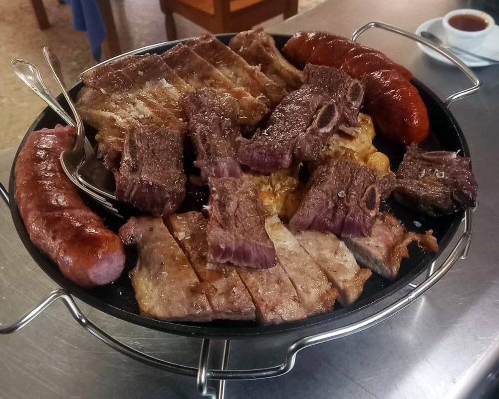 Parrillada de Carne Variada y Chorizo - Asador Hostal O Cristo
